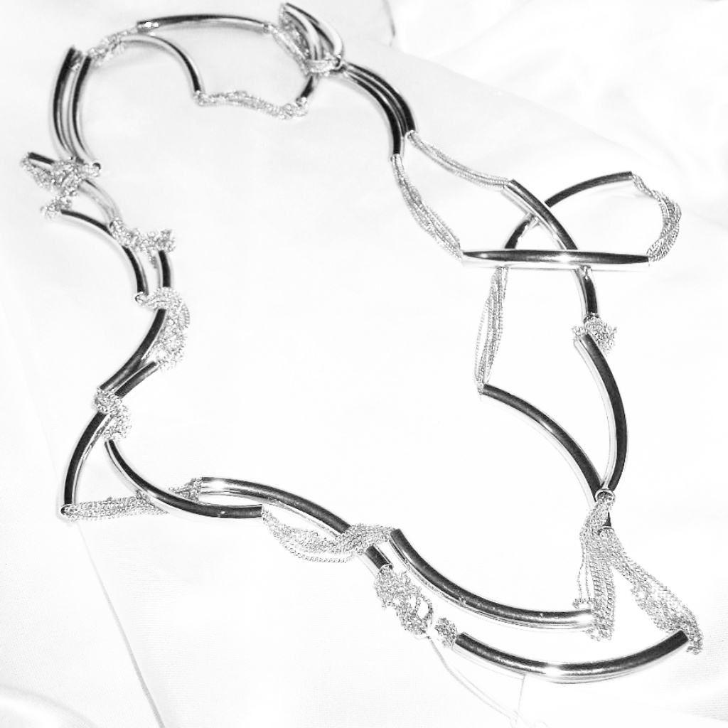 Nwt French Connection Long Silver Necklace 32$